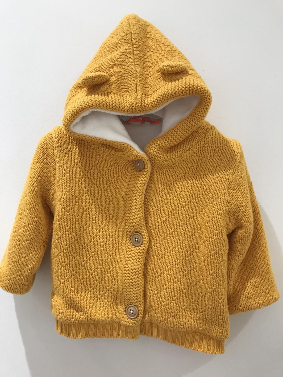 Vestje - in tricot - met kap - binnenzijde pels - Geel