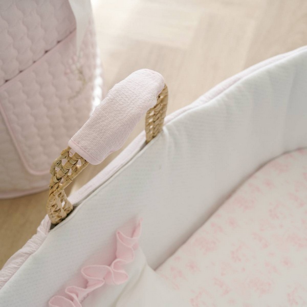 Blue Garden Party - Rieten reiswieg + Aankleding met pompons - Roze