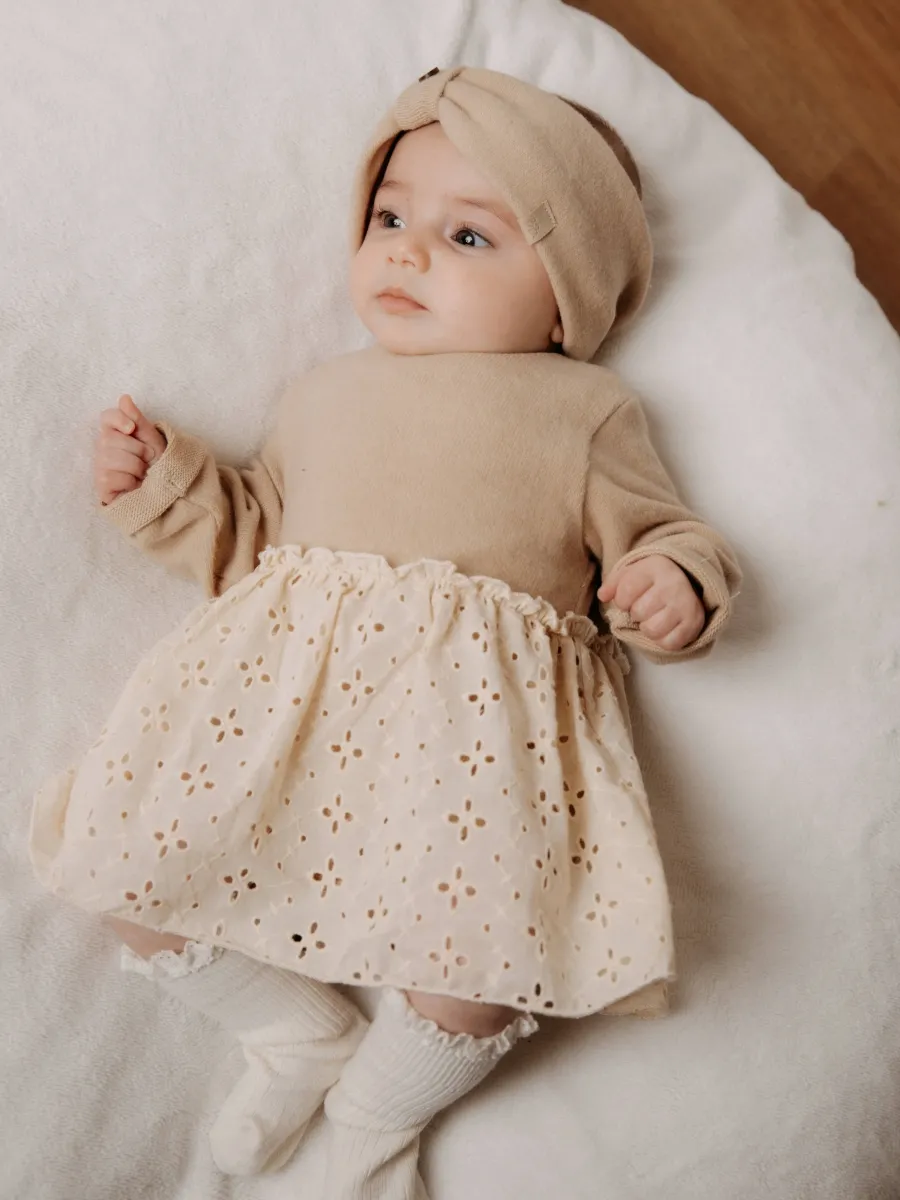 Jurk - met body - rokje in broderie - Sand